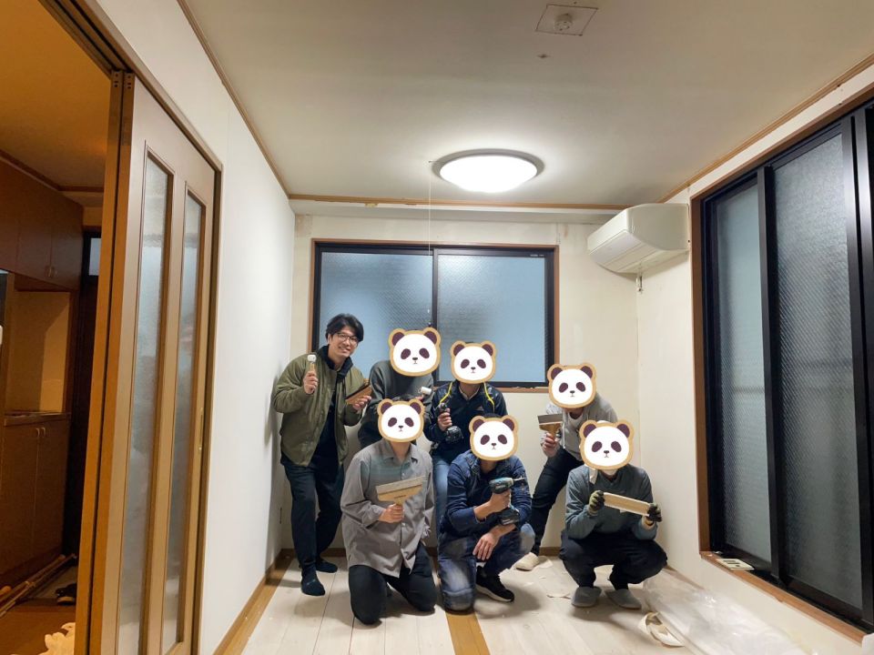 GeWDxf0bgAAUkmu_1.jpg